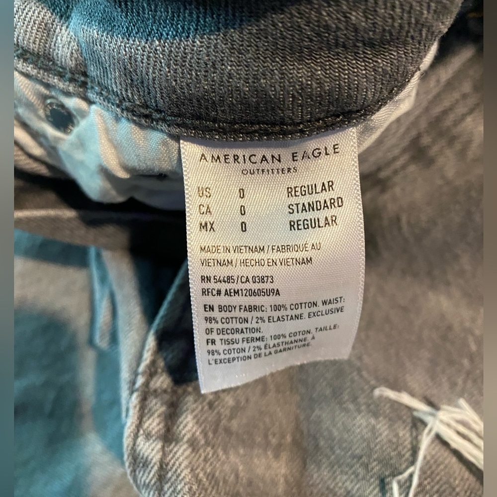 American Eagle Ripped High Waist 90s Boyfriend Jeans - Picture 6 of 6